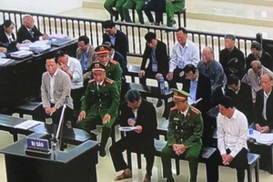 Cựu phó Văn phòng UBND TP Đà Nẵng khóc tại tòa