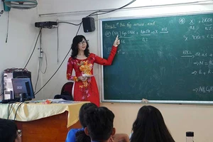 Giáo viên TP.HCM nhận tiền tiêu tết hàng chục triệu đồng