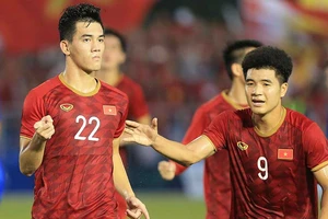 Tiến Linh và ‘bánh mì kẹp thịt’