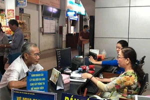 Vé tàu, xe, máy bay dịp tết còn nhiều