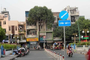 Cần xóa bỏ các điểm gom phế liệu trên cầu