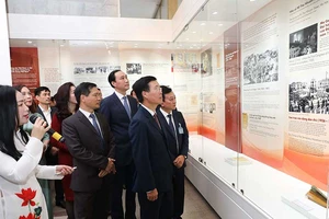 Trưng bày chuyên đề ‘Tự hào 90 năm Đảng Cộng sản Việt Nam’