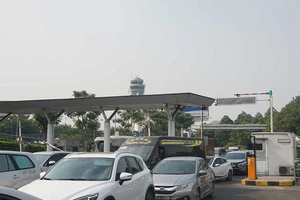 Thu phí vào sân bay: Lại phải chờ Thủ tướng