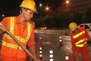 Một ngày theo chân những công nhân trong hầm sông Sài Gòn