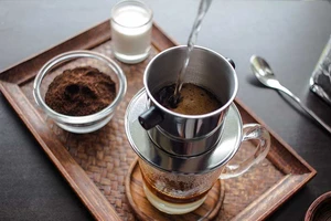 Cà phê mấy nhịp đòng đưa