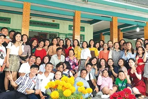 Dòng tộc 100 người họp mặt đầu năm