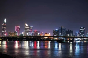 Sài Gòn về đêm có gì lạ?