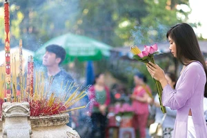 Người Sài Gòn đi lễ mùa xuân