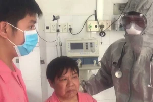 Căng mình chống virus Corona quên cả tết