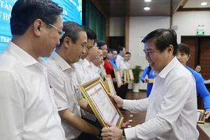 Chủ tịch UBND TP.HCM: Tập trung làm việc ngay sau tết