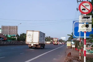 Cấm xe qua Cai Lậy, tài xế lo lắng, Bộ GTVT nói làm đúng