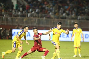 Ai muốn soán ngôi đội bóng của bầu Hiển?