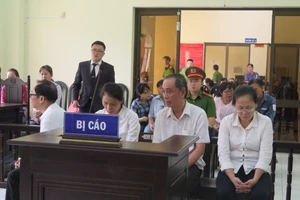 Nhận hối lộ, 4 cựu cán bộ thuế lãnh án