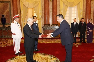 Tổng bí thư, Chủ tịch nước tiếp các đại sứ trình quốc thư