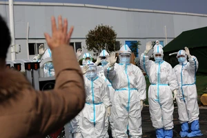 Dịch COVID-19: Lý do ca nhiễm Trung Quốc giảm, thế giới tăng