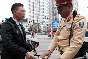 Hàng ngàn người có nồng độ cồn bị phạt mút khung