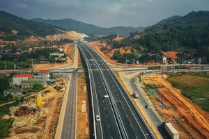 Một dự án cao tốc Bắc-Nam không có nhà đầu tư trúng tuyển