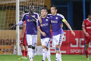 Nhà vô địch mệt mỏi, ông Park đau đầu