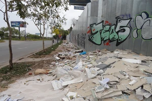 Bãi rác giữa đô thị