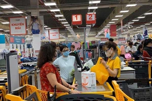 Ngừa COVID-19: 5 lưu ý khi tiếp xúc người lạ