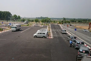 Băn khoăn việc điểm danh học lý thuyết lái ô tô