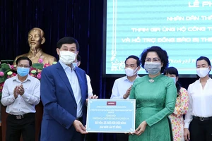 TP.HCM nghĩa tình, góp sức chống dịch COVID-19