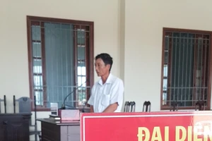 Làm giả giấy tờ, cùng lúc lấy 2 vợ