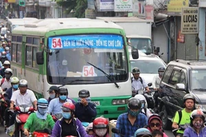 COVID-19: Đề xuất xe buýt chở tối đa 20 người