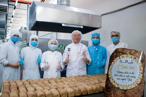 Tri ân y, bác sĩ tuyến đầu chống dịch