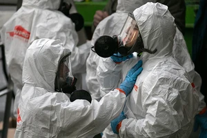 Những bài học bảo vệ y, bác sĩ chống dịch