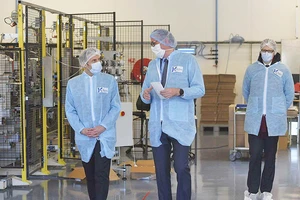 Chống dịch COVID-19: Lo ngại cuộc chiến khẩu trang