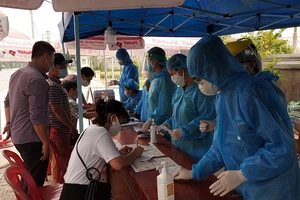 Tại sao thu tiền cách ly người về từ Hà Nội, TP.HCM?