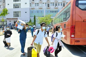 Hàng ngàn người ở TP.HCM và Bình Dương hoàn thành cách ly