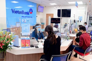 Vay tiền lãi suất thấp: Người dân, doanh nghiệp đang chờ