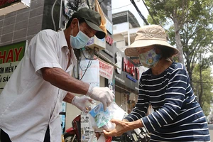 Dang tay cưu mang người cơ nhỡ trong mùa dịch bệnh