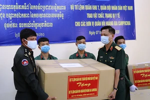 Việt Nam hỗ trợ Lào và Campuchia chống dịch COVID-19