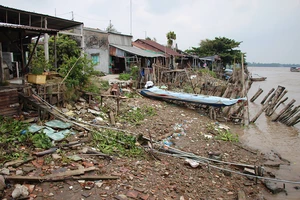 Cần gói giải pháp căn cơ, đừng sạt lở đâu vá đó