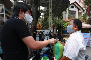 Những bữa ăn ấm lòng trong mùa dịch