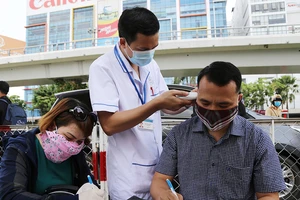 Tiếp tục siết việc cách ly xã hội để chống dịch