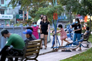 Người dân bắt đầu lơ là chỉ thị cách ly xã hội