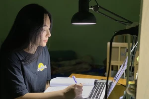 Băn khoăn công nhận kết quả học qua Internet