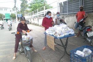 Những phần cơm nghĩa tình trong mùa dịch