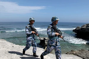 Biển Đông: Trung Quốc dùng ‘mặt nạ’ dân sự che đậy quân sự