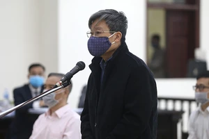 Ông Lê Nam Trà khai bị động khi nhận hối lộ