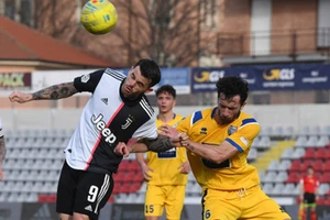 Bóng đá Ý tìm cách sống chung với COVID-19