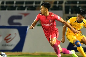 V-League chấp nhận đá không khán giả