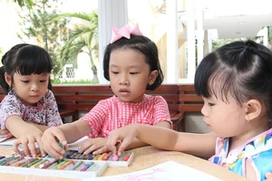 Đề xuất nhiều quyền lợi cho người trẻ kết hôn, sinh con