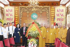 Phó Thủ tướng thường trực chúc mừng Giáo hội Phật giáo