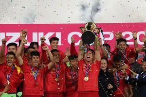 Ông Park phải thắng ở 2 đấu trường lớn