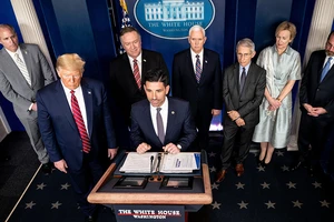 Từ virus, Mỹ tố Trung Quốc ăn cắp dữ liệu vaccine, thuốc